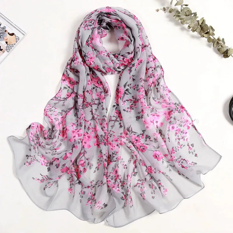 Foulard in Chiffon di Seta a Motivo Floreale