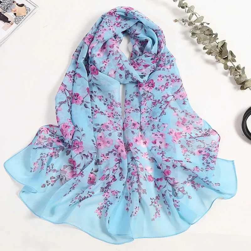 Foulard in Chiffon di Seta a Motivo Floreale