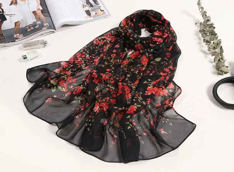 Foulard in Chiffon di Seta a Motivo Floreale