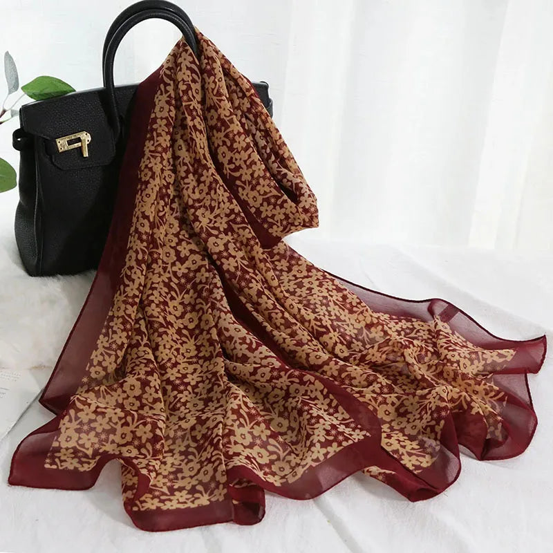 Foulard in Chiffon di Seta a Motivo Floreale