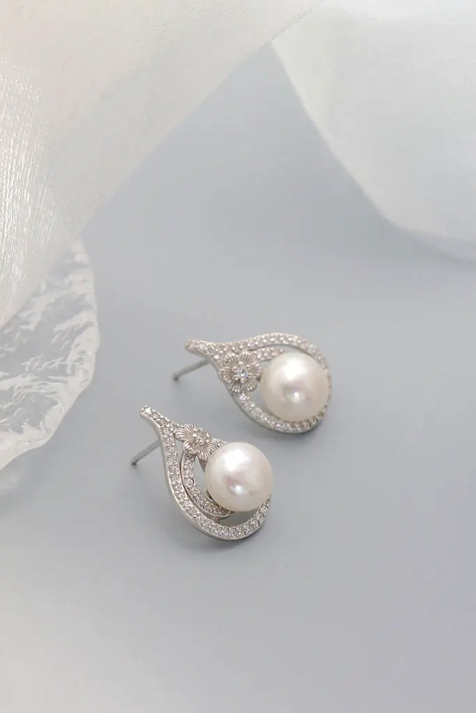Authentic 925 Sterling Silver Earstuds Hollowed-Out Floral Pattern Inlaid Natural Freshwater Pearl Gentle Graceful Earring Gift