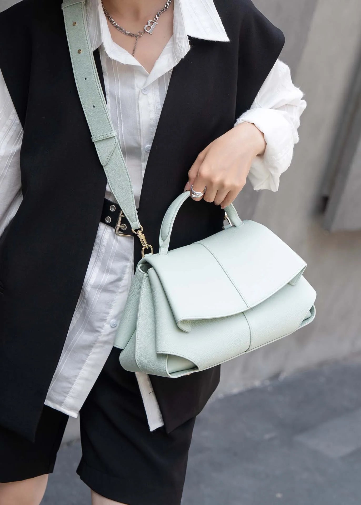 Borsa a Trapezio in Fiore di Pelle di Vitellino