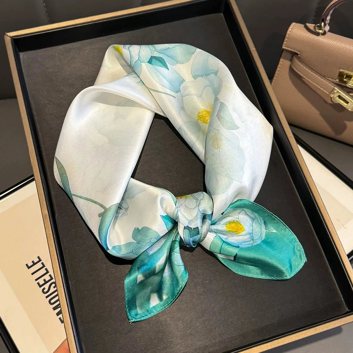 Foulard in Seta di Gelso a Stampe Fantasia