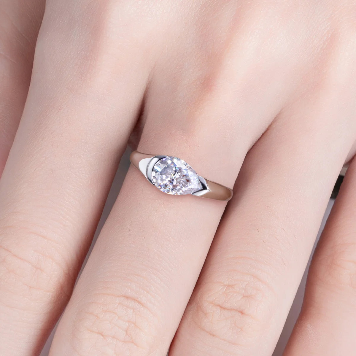 AnuJewel 2.5ct Pear Cut Moissanite Engagement Wedding Ring 925 Sterling Silver Ring 18k White Gold Plated for Women&Men Jewelry