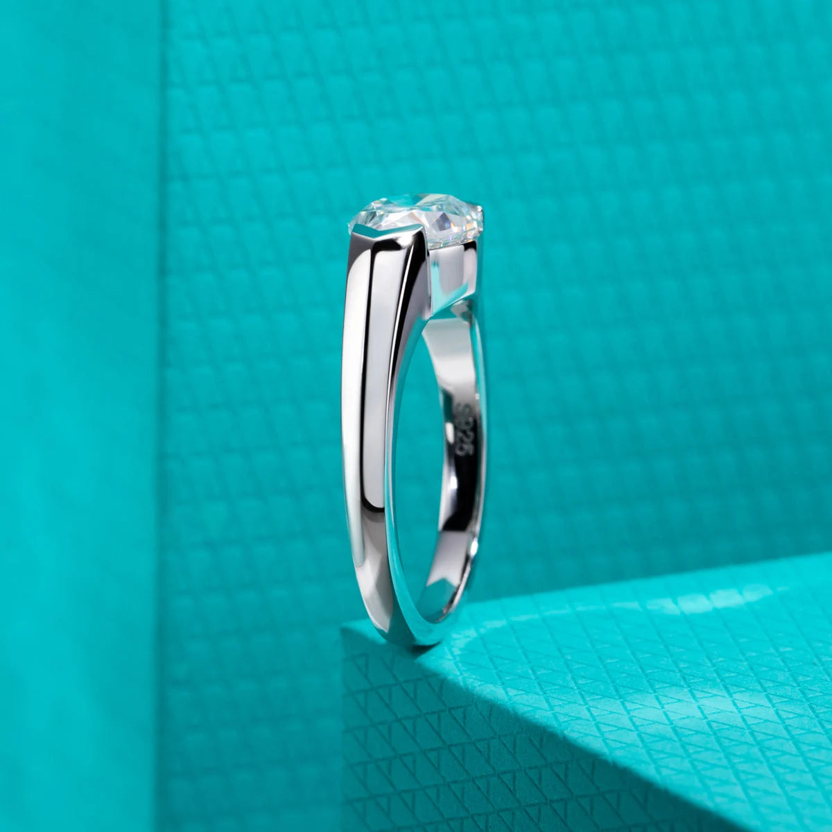 AnuJewel 2.5ct Pear Cut Moissanite Engagement Wedding Ring 925 Sterling Silver Ring 18k White Gold Plated for Women&Men Jewelry