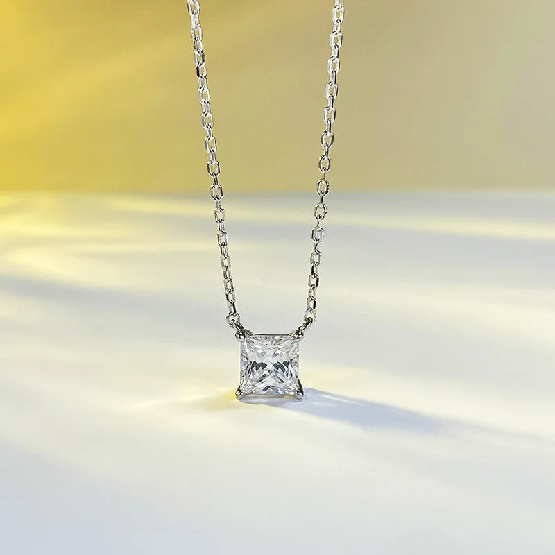 Queen Heart Lab Moissanite Diamond Pendant 100% Real 925 Sterling Silver Wedding Chocker Necklace for Women Engagement Jewelry