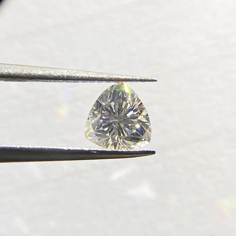 D Color Super White Moissanite Diamond Round / Oval / Pear / Radiant / Emerald / Heart / Princess / Cushion / Asscher / Triangle