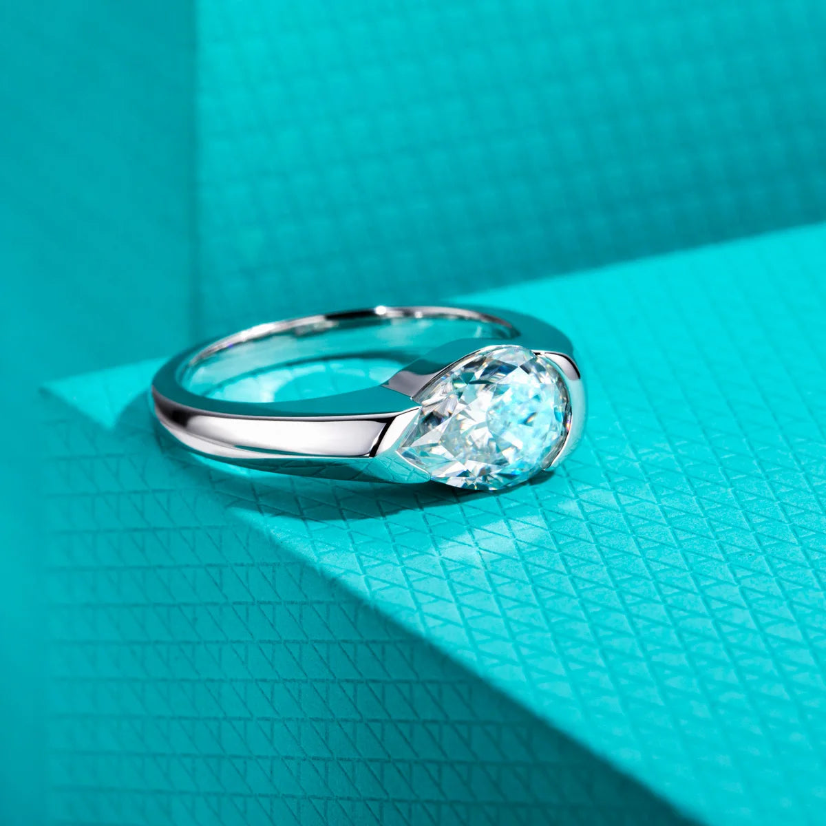 AnuJewel 2.5ct Pear Cut Moissanite Engagement Wedding Ring 925 Sterling Silver Ring 18k White Gold Plated for Women&Men Jewelry