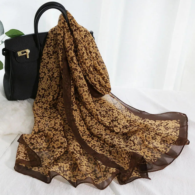 Foulard in Chiffon di Seta a Motivo Floreale