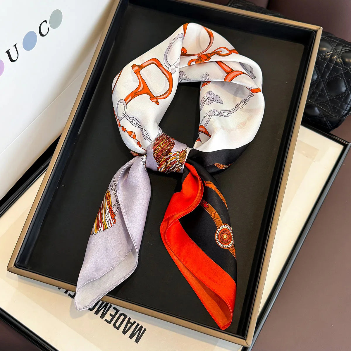 Foulard in Seta di Gelso a Stampe Fantasia