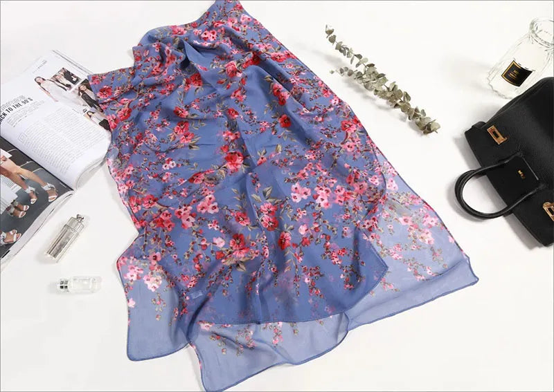 Foulard in Chiffon di Seta a Motivo Floreale