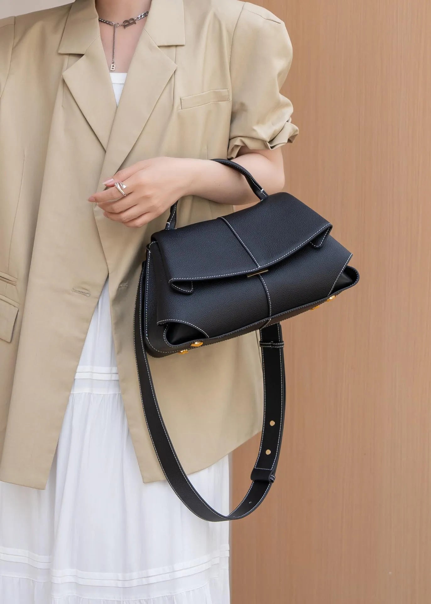 Borsa a Trapezio in Fiore di Pelle di Vitellino