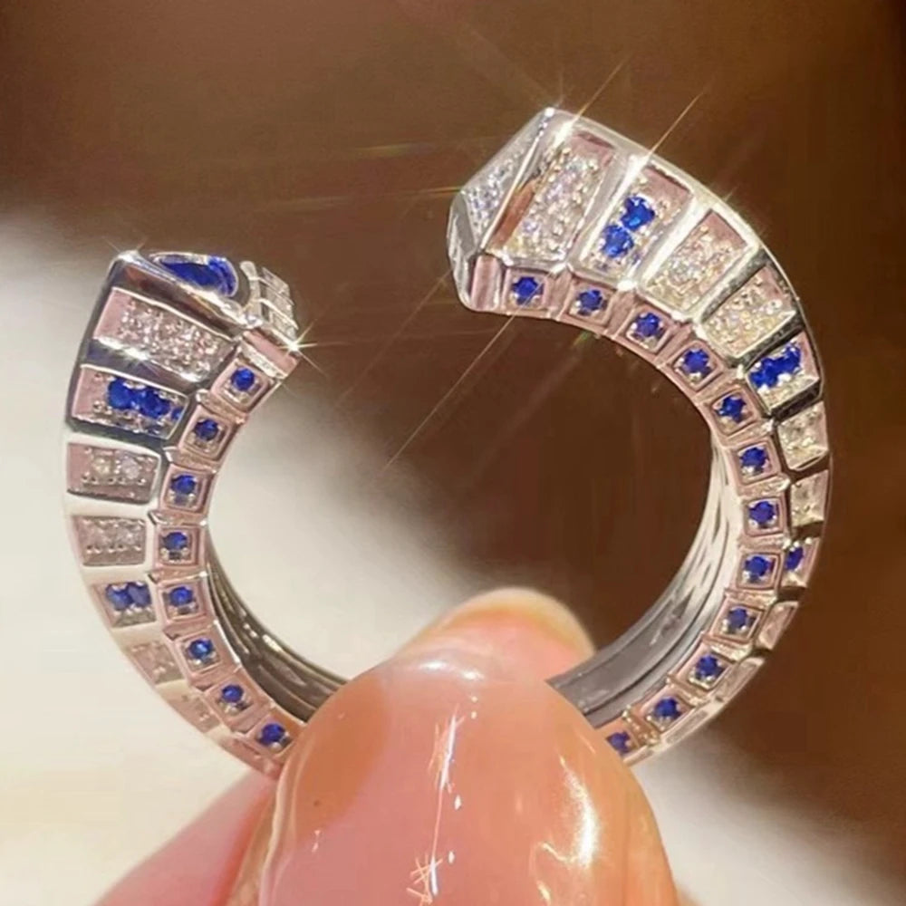 Anello con Zaffiri Coltivati e Brillanti Sintetici ad Alto Contenuto di Carbonio