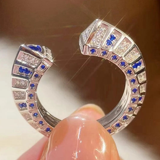 Anello con Zaffiri Coltivati e Brillanti Sintetici ad Alto Contenuto di Carbonio