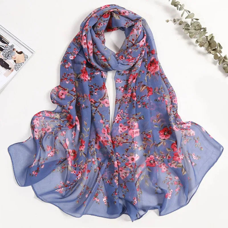 Foulard in Chiffon di Seta a Motivo Floreale
