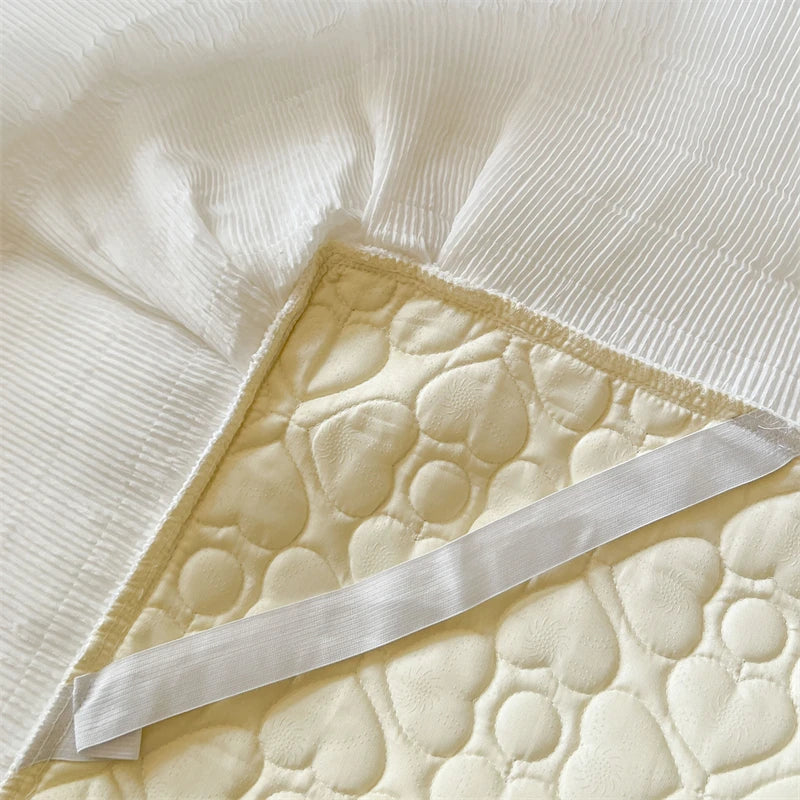 Summer Lace Ruffles Quilted Cooling Bed Skirt, Cool Feeling Fibre Mattress Cover, Bedspread, Bed Sheet, With Pillowcases, 3Pcs