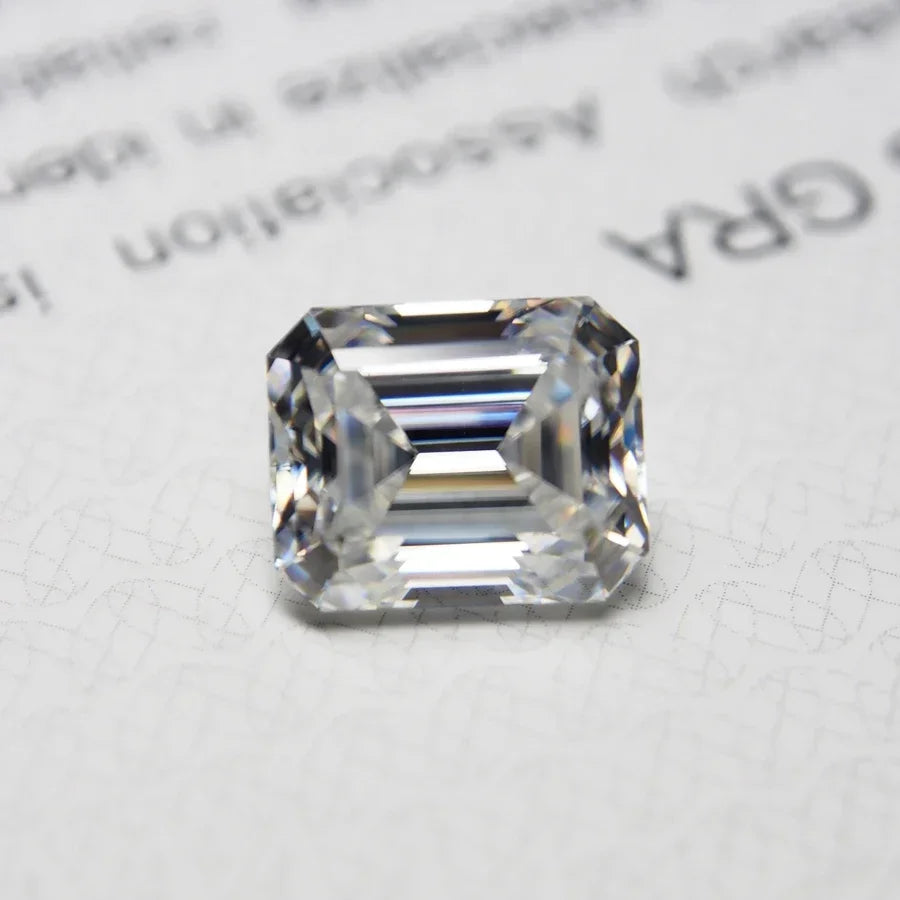 D Color Super White Moissanite Diamond Round / Oval / Pear / Radiant / Emerald / Heart / Princess / Cushion / Asscher / Triangle