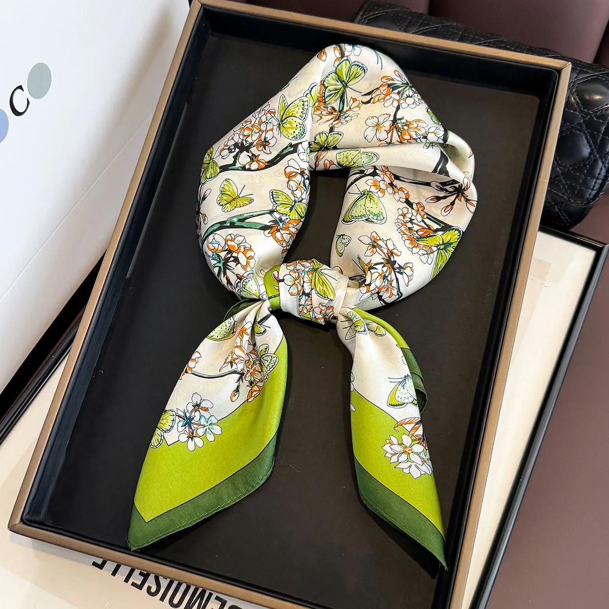 Foulard in Seta di Gelso a Stampe Fantasia