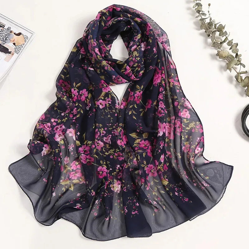 Foulard in Chiffon di Seta a Motivo Floreale