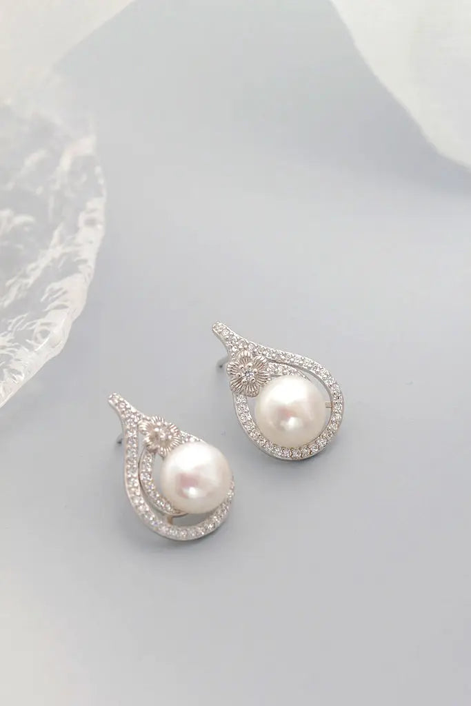 Authentic 925 Sterling Silver Earstuds Hollowed-Out Floral Pattern Inlaid Natural Freshwater Pearl Gentle Graceful Earring Gift