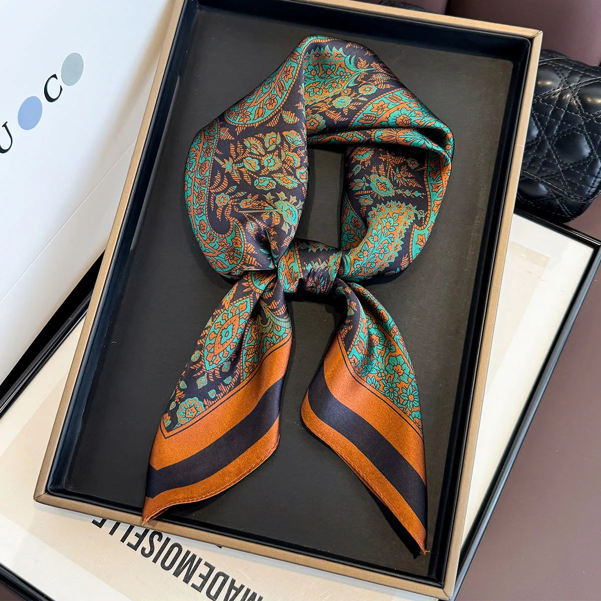 Foulard in Seta di Gelso a Stampe Fantasia