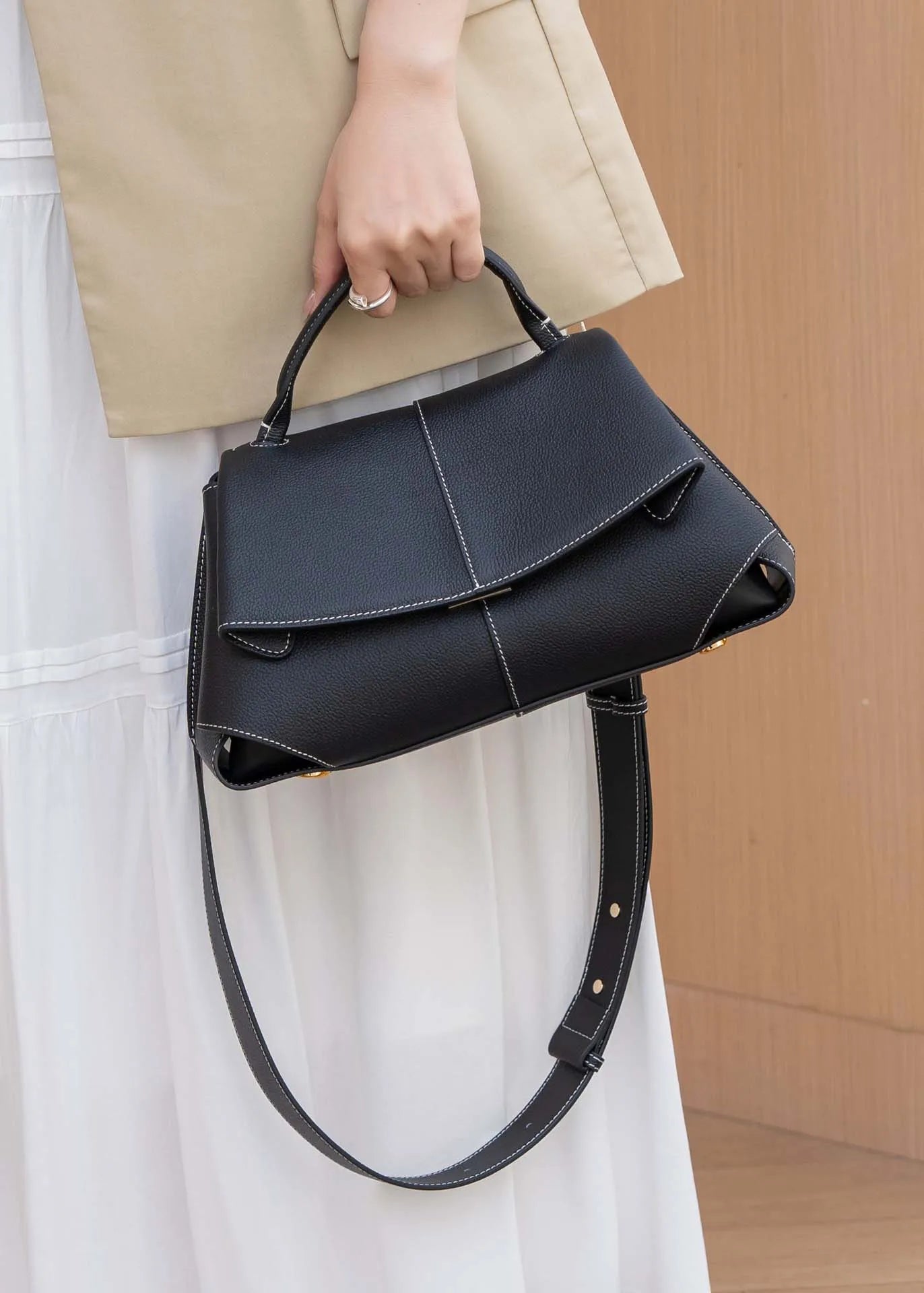 Borsa a Trapezio in Fiore di Pelle di Vitellino