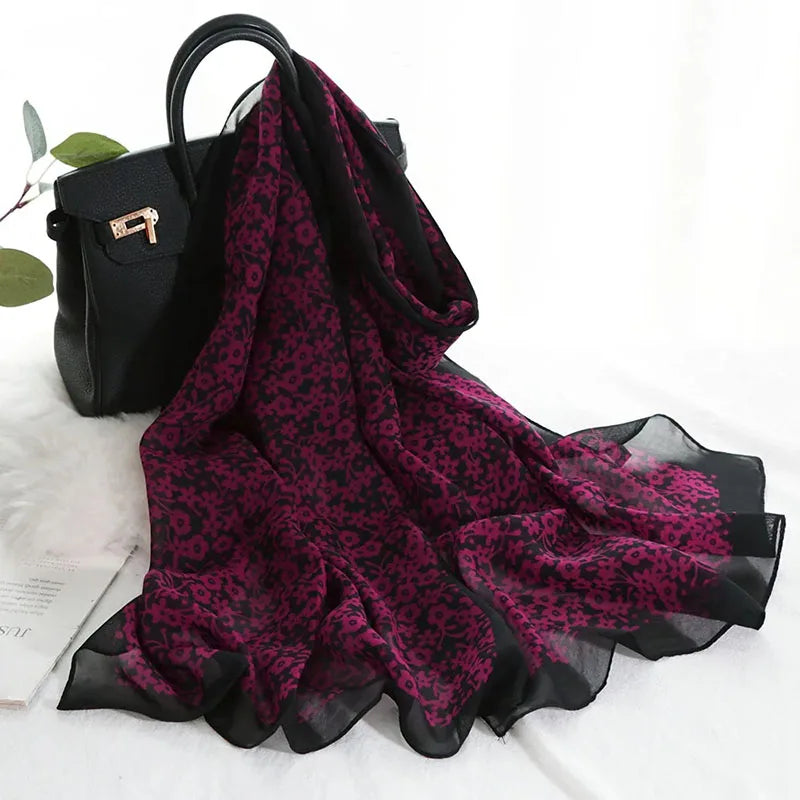 Foulard in Chiffon di Seta a Motivo Floreale