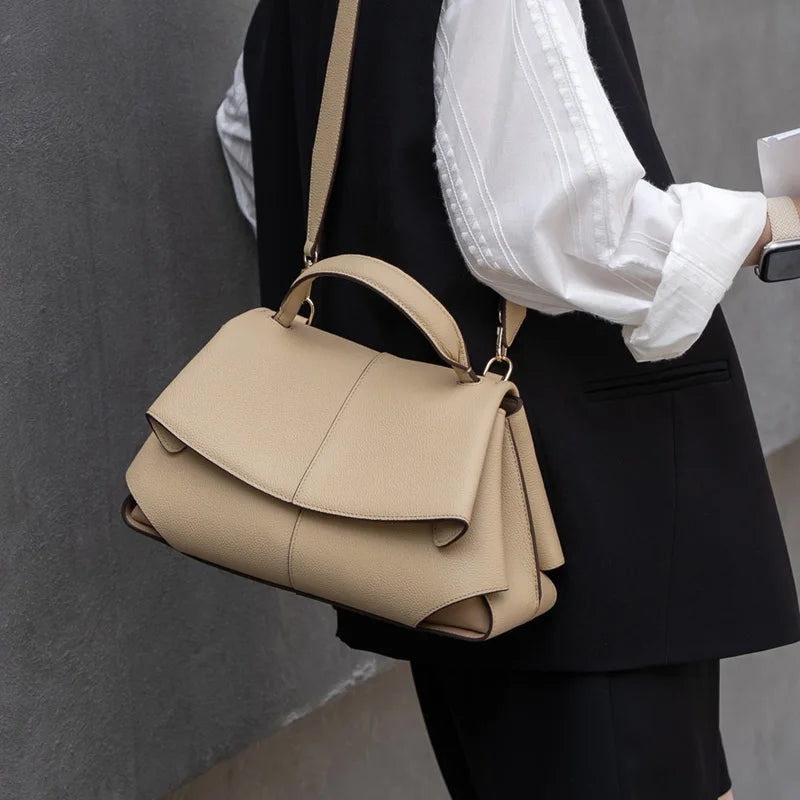 Borsa a Trapezio in Fiore di Pelle di Vitellino