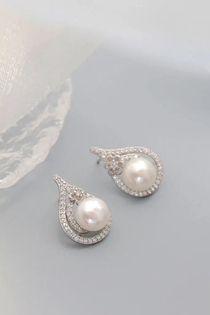 Authentic 925 Sterling Silver Earstuds Hollowed-Out Floral Pattern Inlaid Natural Freshwater Pearl Gentle Graceful Earring Gift