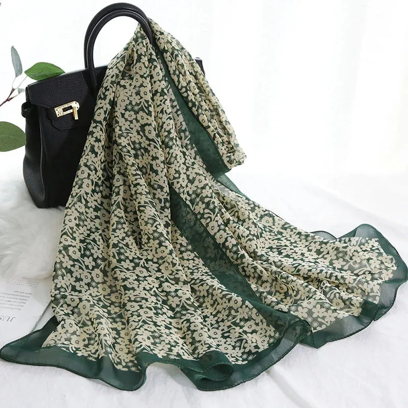 Foulard in Chiffon di Seta a Motivo Floreale