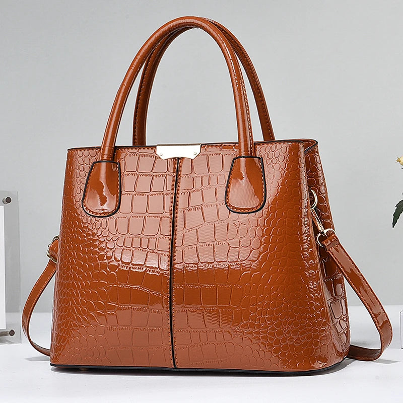 Borsa Tote Verniciata con Lavorazione Coccodrillo