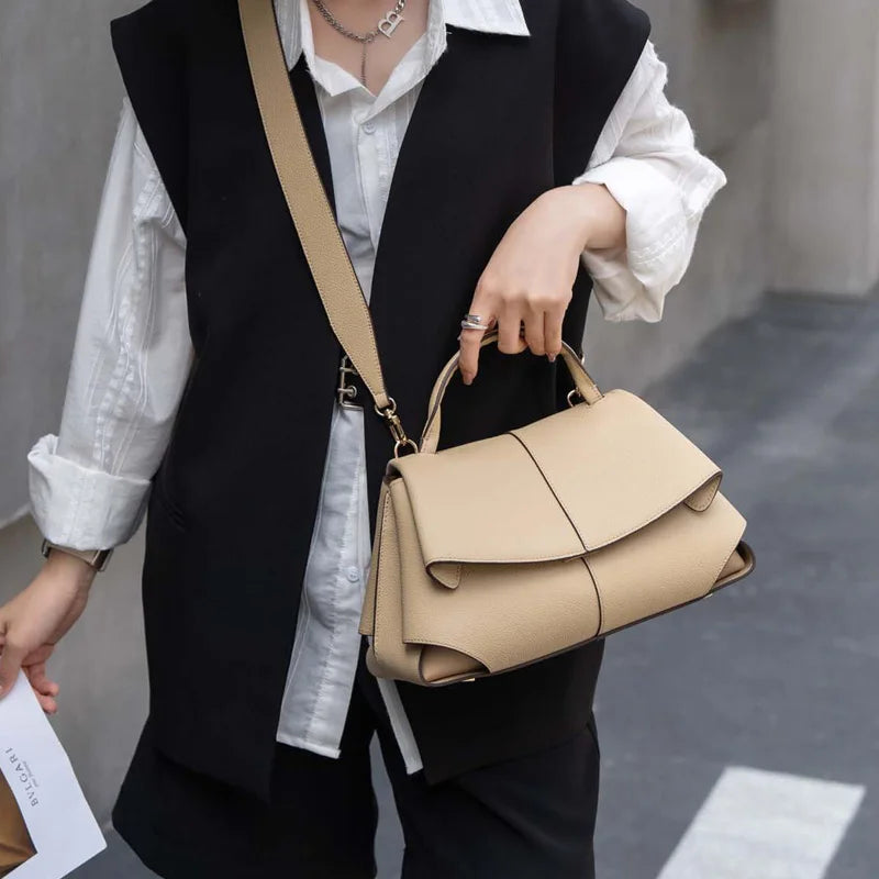 Borsa a Trapezio in Fiore di Pelle di Vitellino