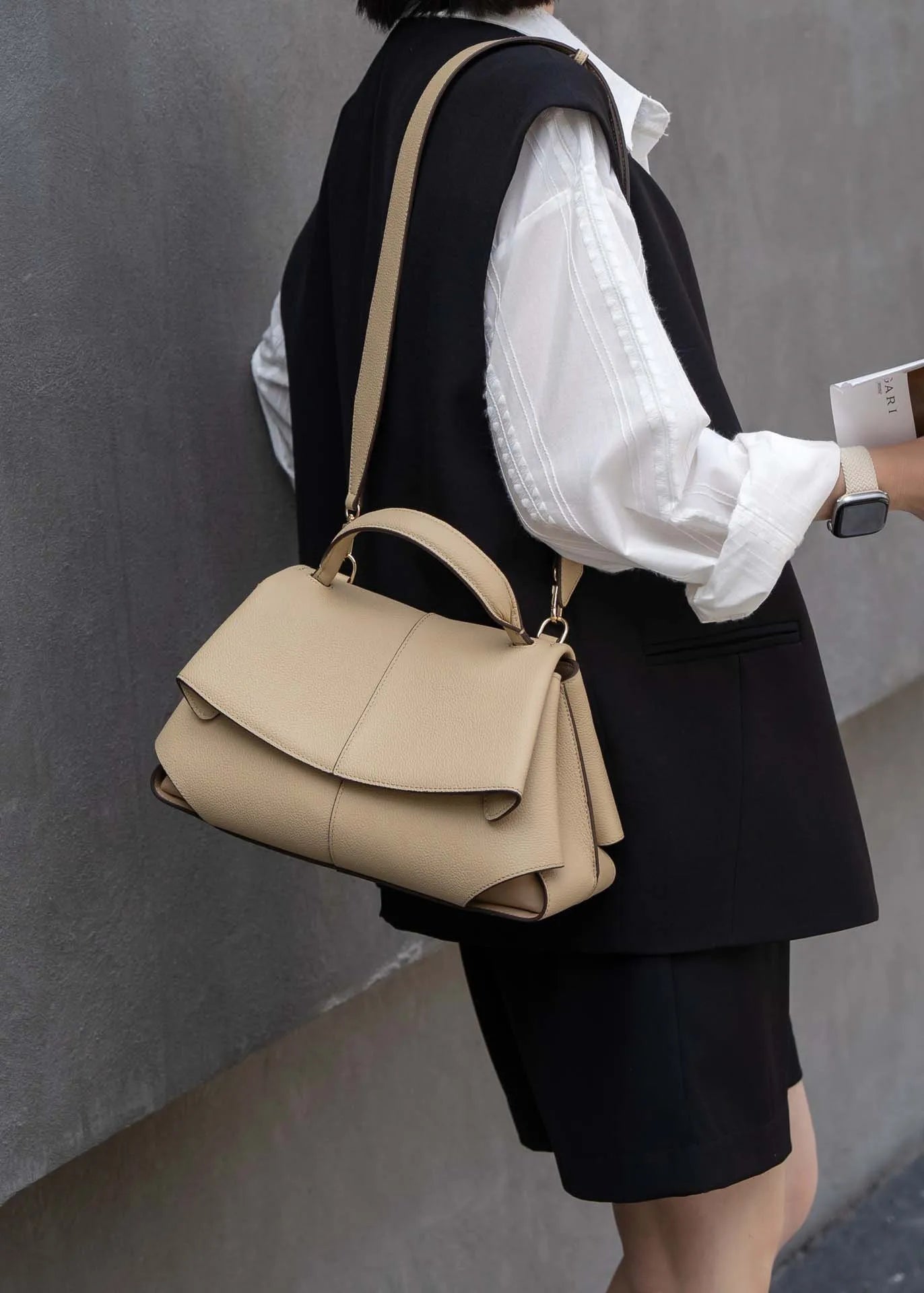 Borsa a Trapezio in Fiore di Pelle di Vitellino
