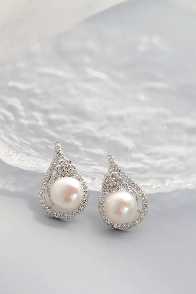 Authentic 925 Sterling Silver Earstuds Hollowed-Out Floral Pattern Inlaid Natural Freshwater Pearl Gentle Graceful Earring Gift