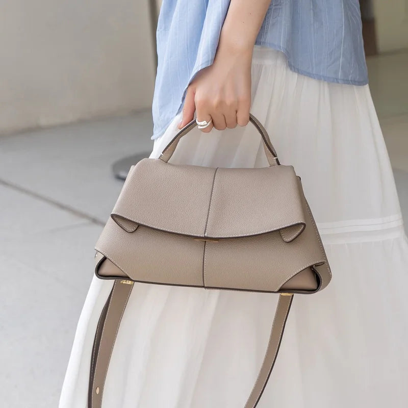 Borsa a Trapezio in Fiore di Pelle di Vitellino