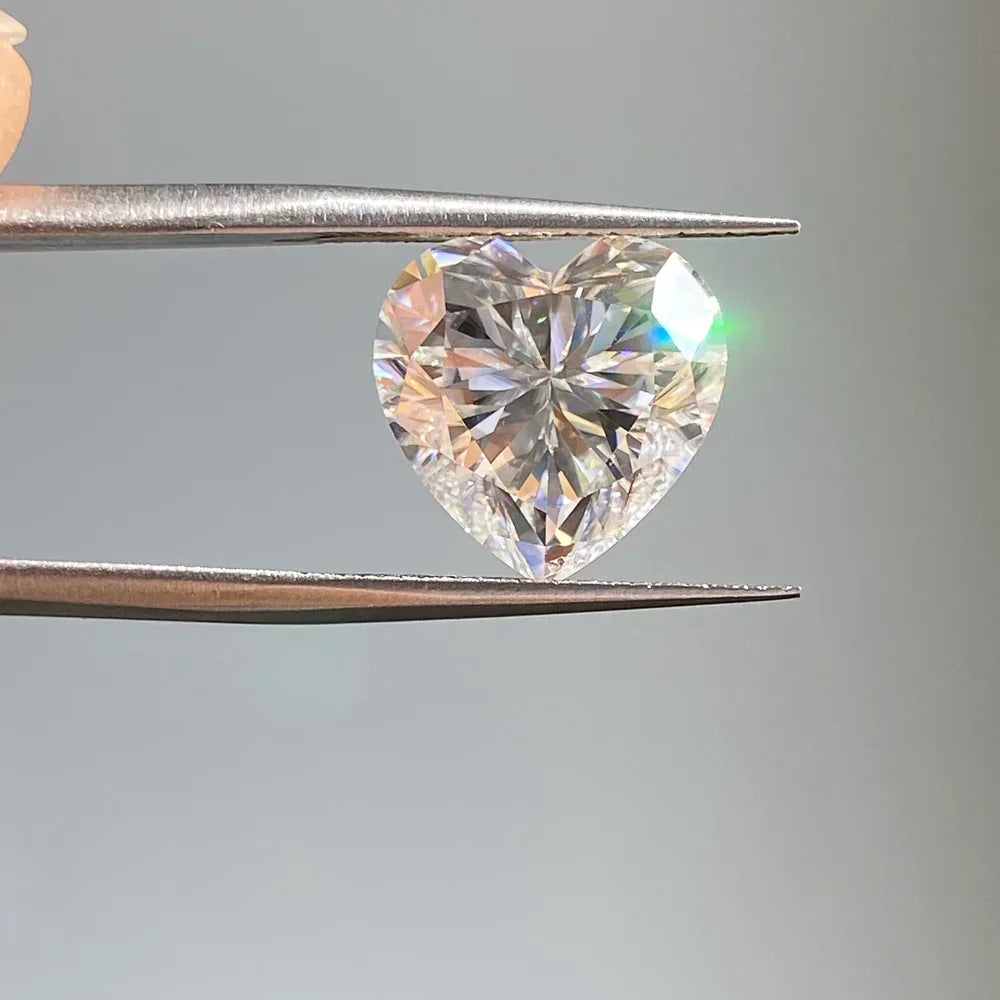 D Color Super White Moissanite Diamond Round / Oval / Pear / Radiant / Emerald / Heart / Princess / Cushion / Asscher / Triangle