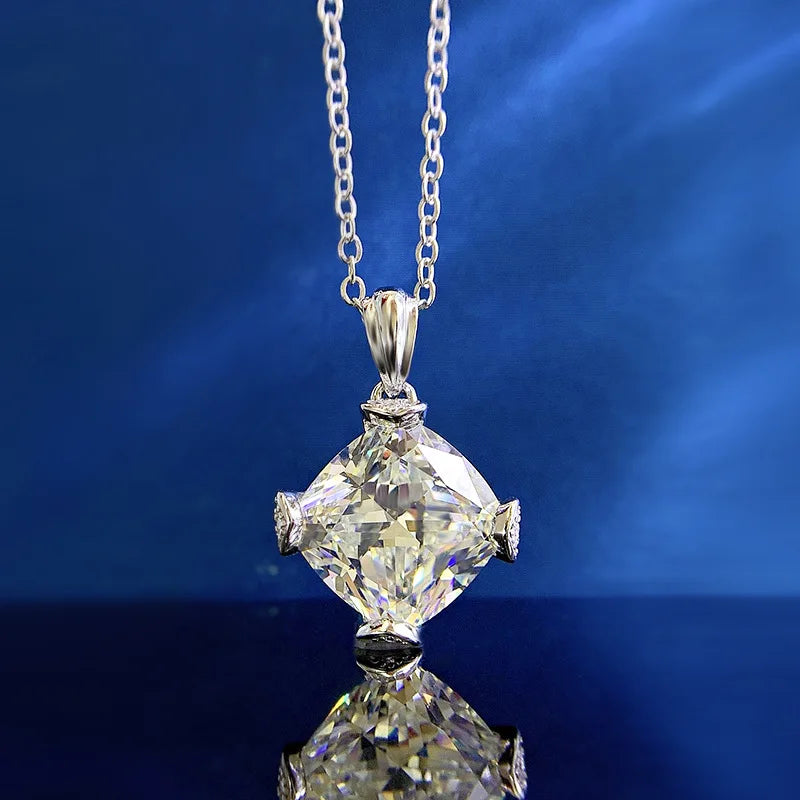Queen Heart Lab Moissanite Diamond Pendant 100% Real 925 Sterling Silver Wedding Chocker Necklace for Women Engagement Jewelry
