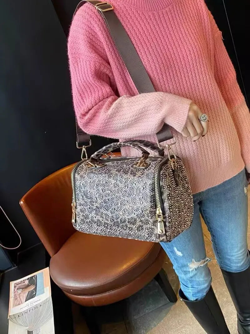 2025 Luxury Designer Women's Full Inlaid Diamond Handbag Retro Large Capacity Leopard Travel Shoulder Crossbody Bag Trendy Totes