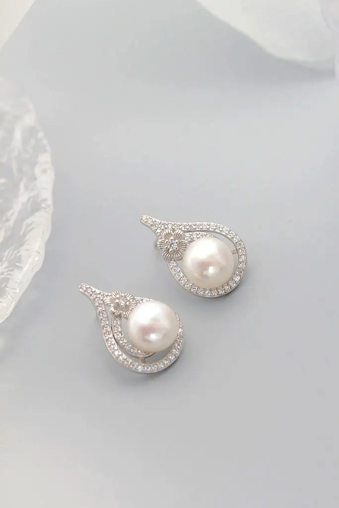 Authentic 925 Sterling Silver Earstuds Hollowed-Out Floral Pattern Inlaid Natural Freshwater Pearl Gentle Graceful Earring Gift
