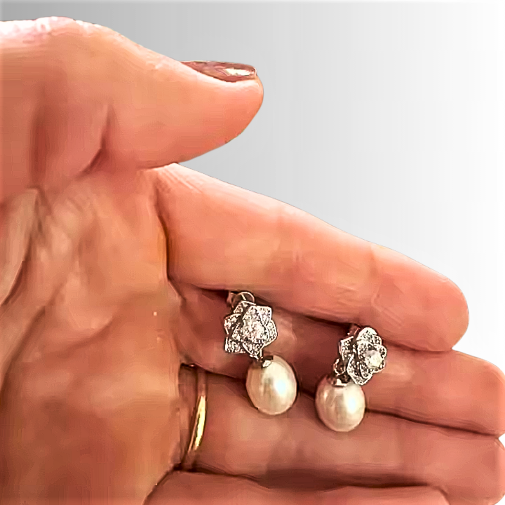 Orecchini a Fiore con Moissaniti e Perle Naturali