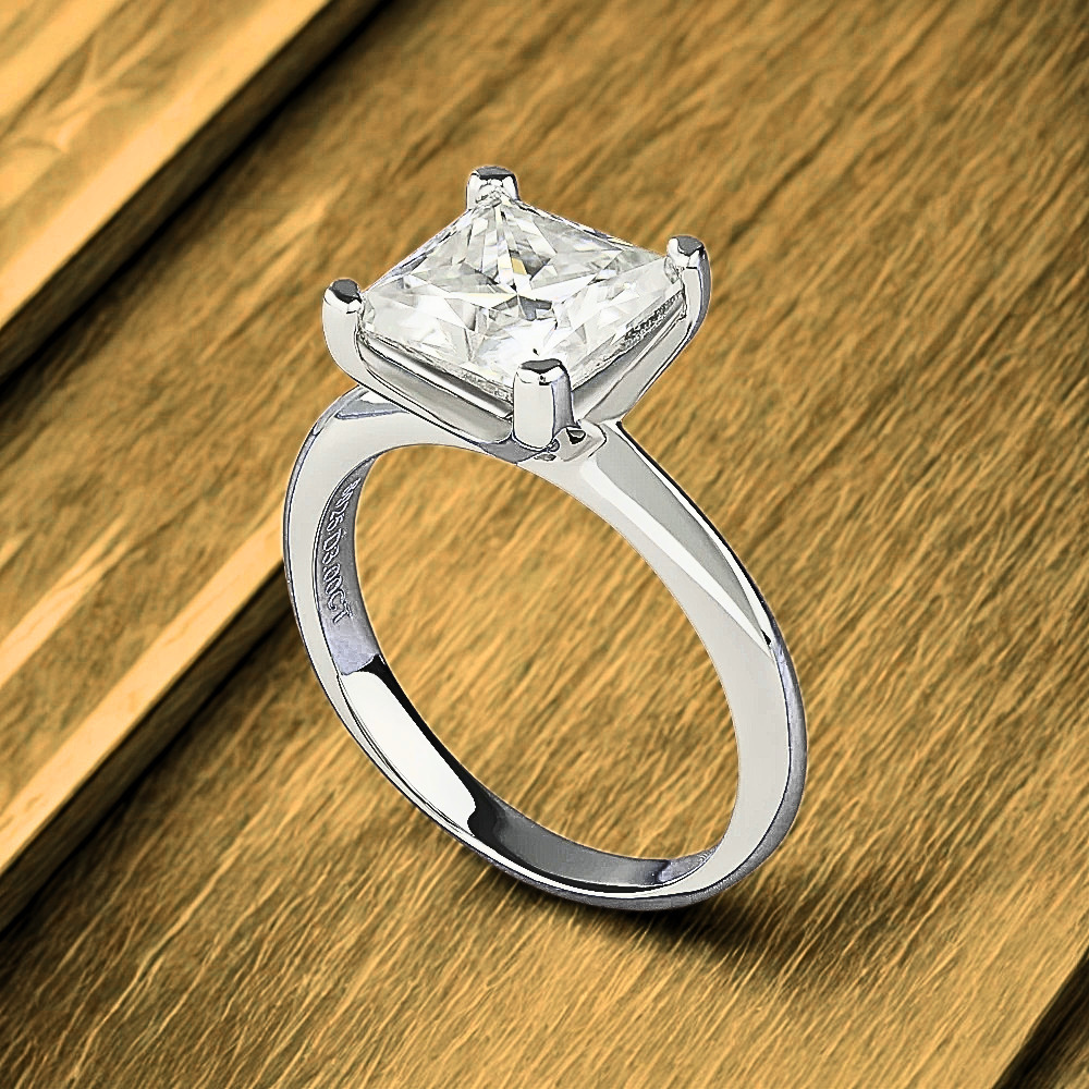 Solitario con Moissanite Taglio Princess