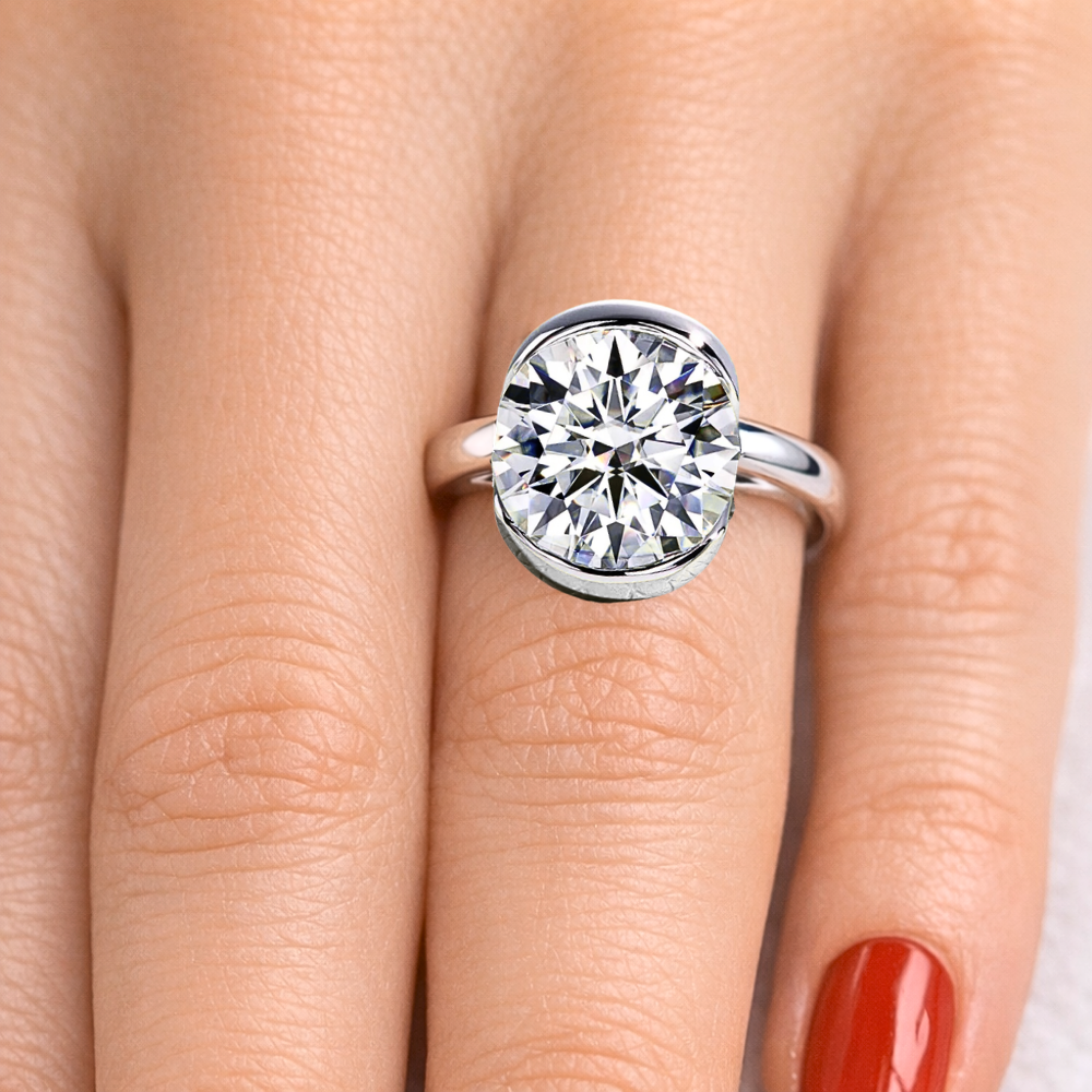 Solitario con Castone Aperto con Moissanite