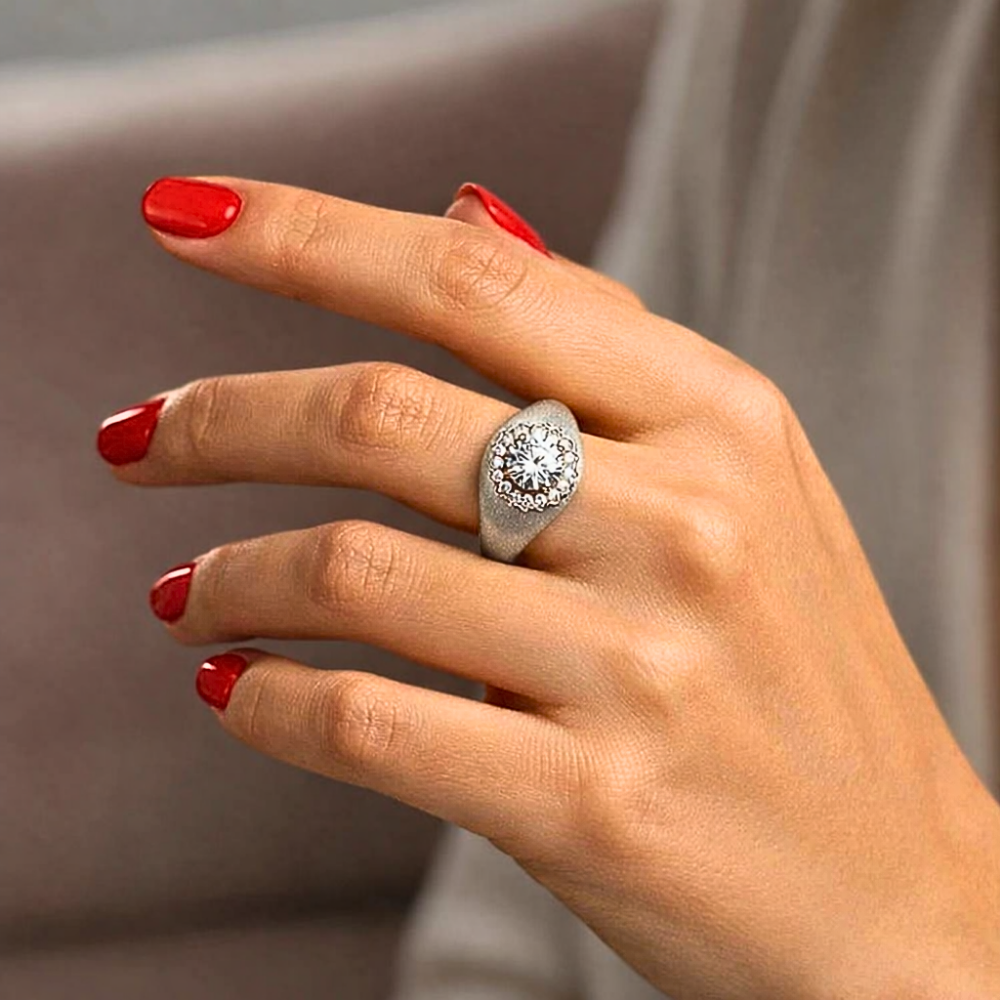 Solitario a Fascia Bombata con Moissanite