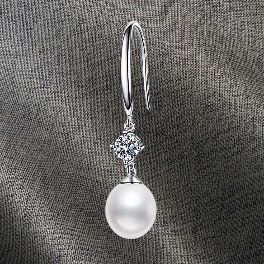 Orecchini con Moissaniti per ct 0,60 e Perle a Goccia