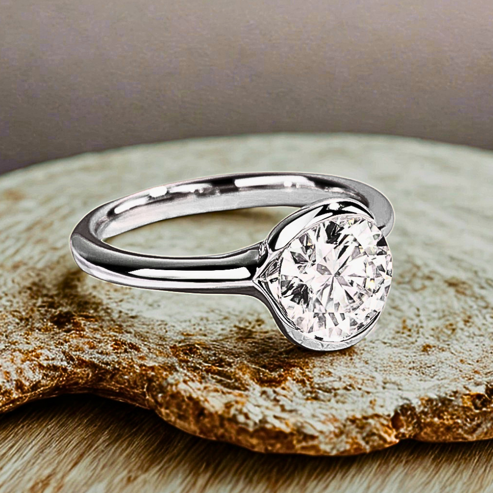 Solitario con Castone Aperto con Moissanite